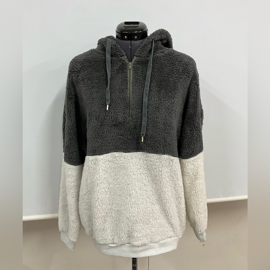 Miss Look Fuzzy Hooded Pullover Women's Large Cream/Gray Colorblock